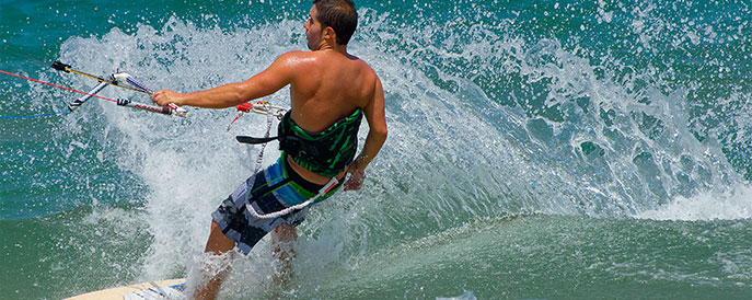 Kitesurf en la playa de Oliva